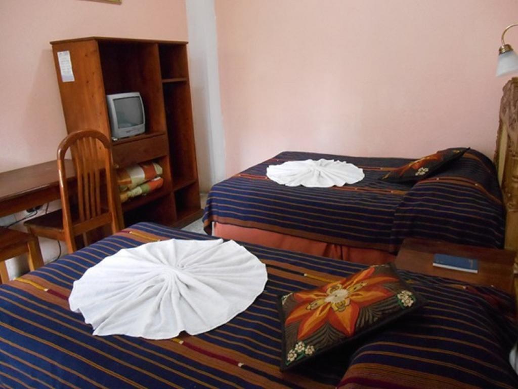 Hotel El Chaparral Panajachel Rum bild