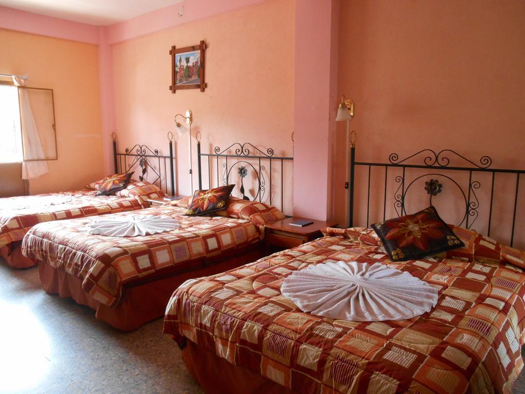 Hotel El Chaparral Panajachel Rum bild