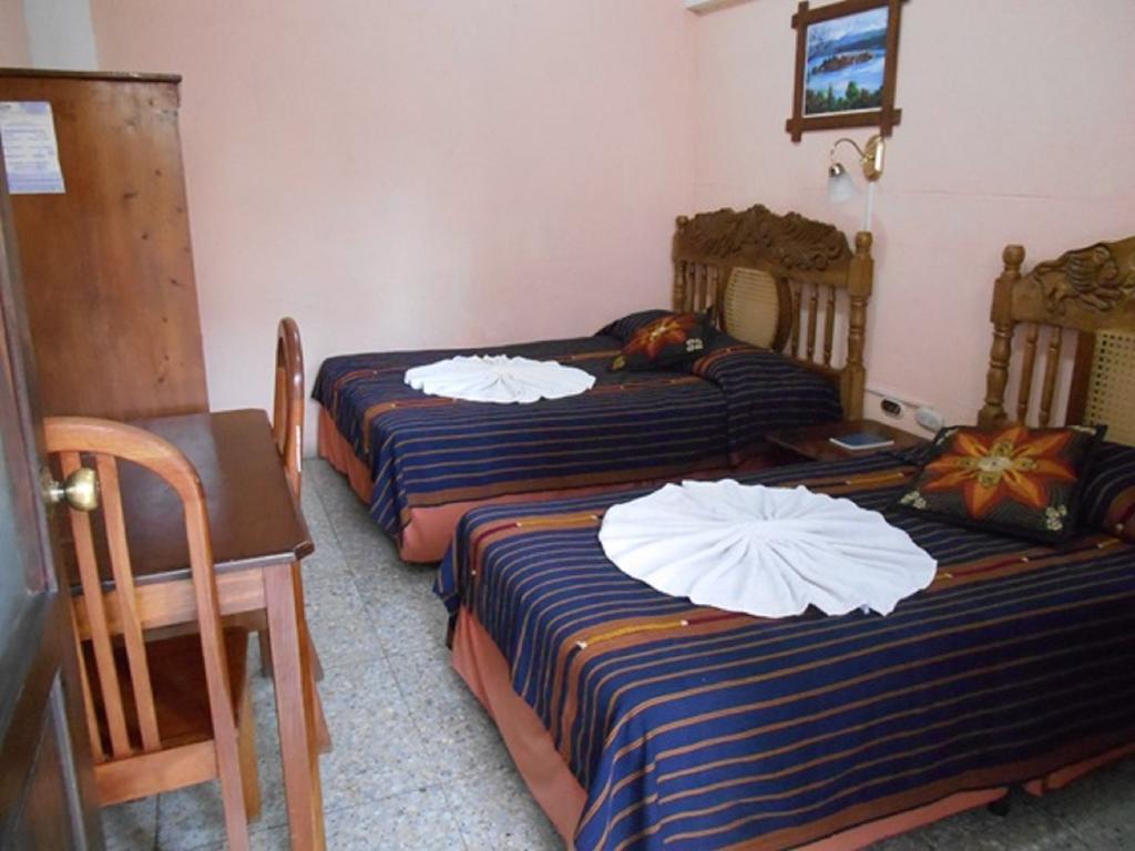 Hotel El Chaparral Panajachel Rum bild