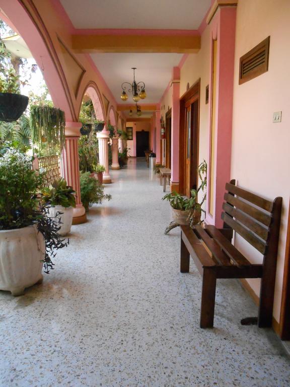 Hotel El Chaparral Panajachel Exteriör bild