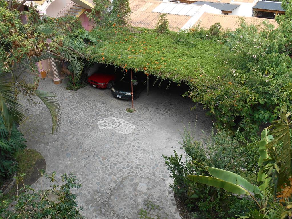Hotel El Chaparral Panajachel Exteriör bild