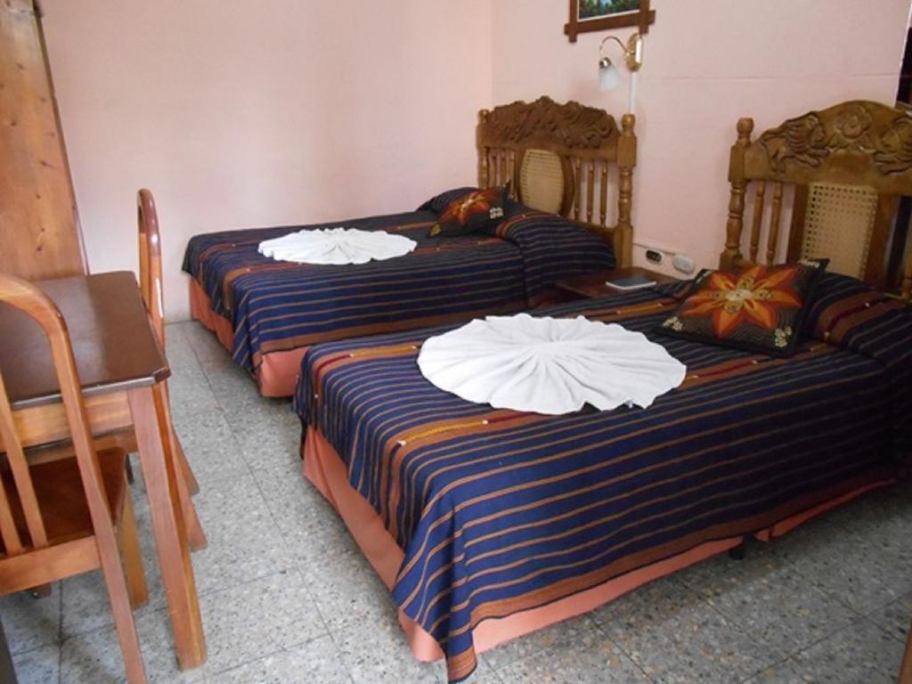 Hotel El Chaparral Panajachel Rum bild