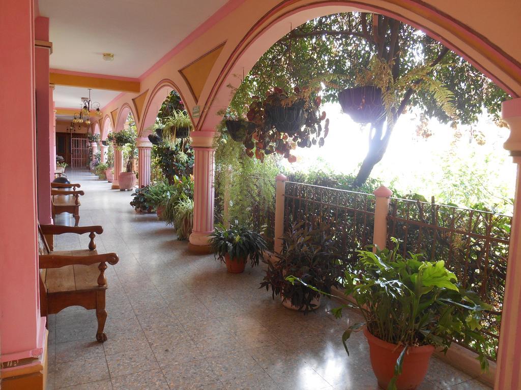 Hotel El Chaparral Panajachel Exteriör bild